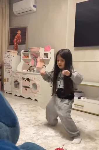 💃 Стикер «Akmalovna Anu» для Telegram