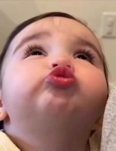 😘 Стикер «Alora Ili Ziziniki» для Telegram