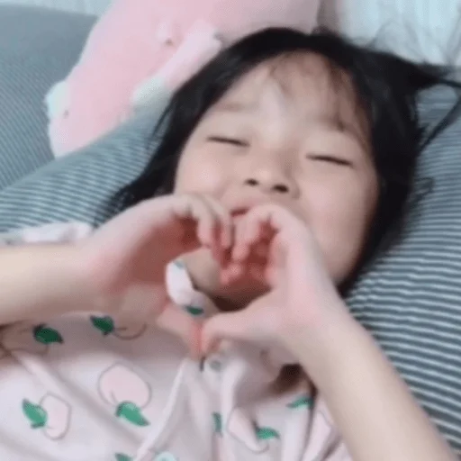 😚 Стикер «Ullzangbaby» для Telegram