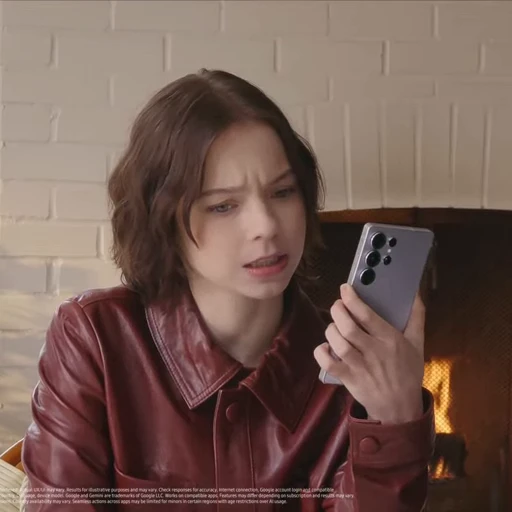 🤩 Стикер «Emma Myers Samsung» для Telegram
