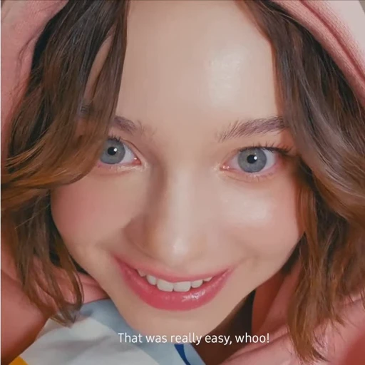 🤩 Стикер «Emma Myers Samsung» для Telegram