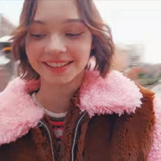 🤩 Стикер «Emma Myers Samsung» для Telegram