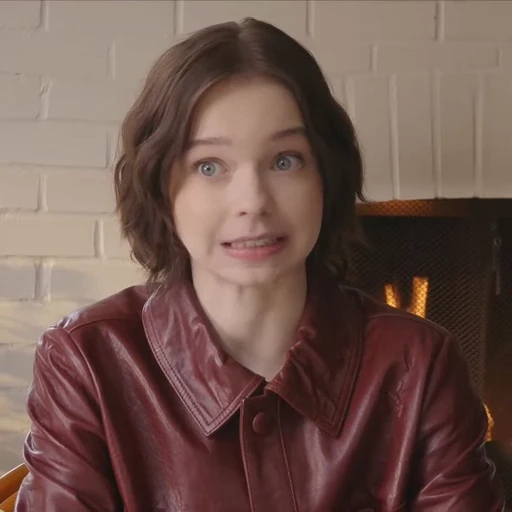 🤩 Стикер «Emma Myers Samsung» для Telegram