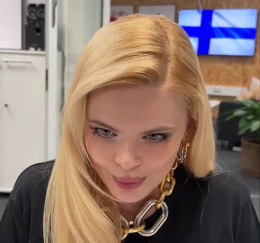 😈 Стикер «Erika Vikman» для Telegram
