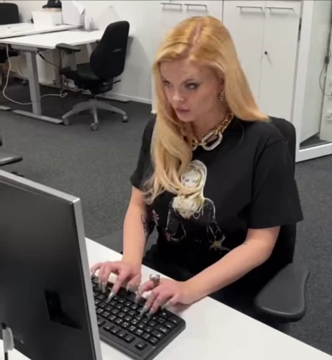💅 Стикер «Erika Vikman» для Telegram