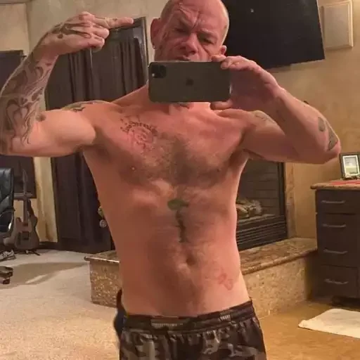 💪 Стикер «Fisting is FFDP» для Telegram