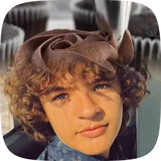🧁 Стикер «🧁𝘚𝘛 𝘤𝘢𝘬𝘦𝘴 𝘧𝘳𝘰𝘮» для Telegram