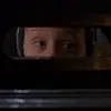 Стикер 21 😨 Видео набор эмоджи по фильму «Home Alone 2 Один дома 2»