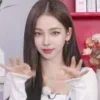 Стикер 16 Karina ー