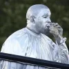 Стикер 15 😐 Набор эмоджи с музыкантом «Kanye West Канье Уэст»