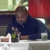 Стикер 24 😐 Набор эмоджи с музыкантом «Kanye West Канье Уэст»