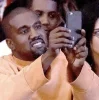 Стикер 25 😐 Набор эмоджи с музыкантом «Kanye West Канье Уэст»
