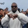 Стикер 6 😐 Набор эмоджи с музыкантом «Kanye West Канье Уэст»