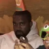 Стикер 29 😐 Набор эмоджи с музыкантом «Kanye West Канье Уэст»