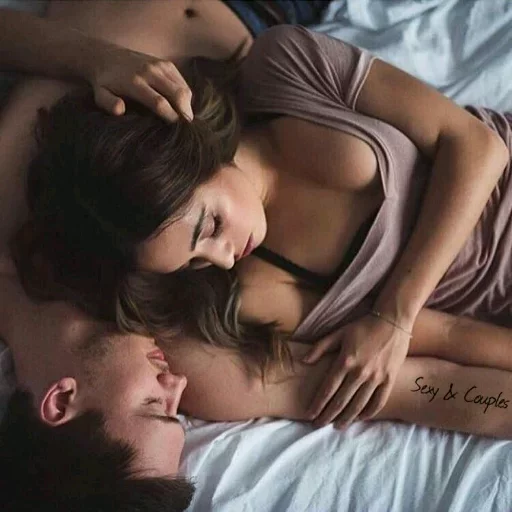 👄 Стикер «Kisses and Girls» для Telegram