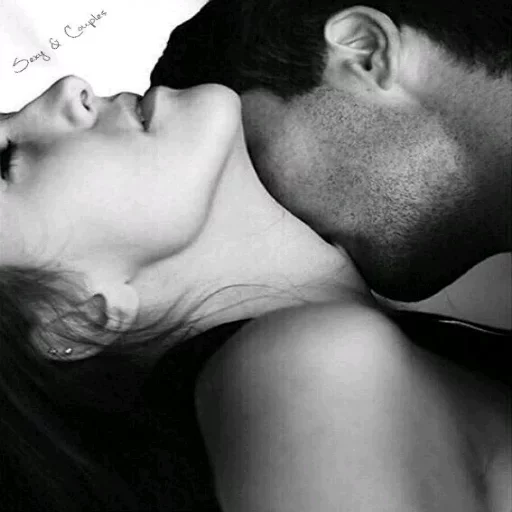 👄 Стикер «Kisses and Girls» для Telegram