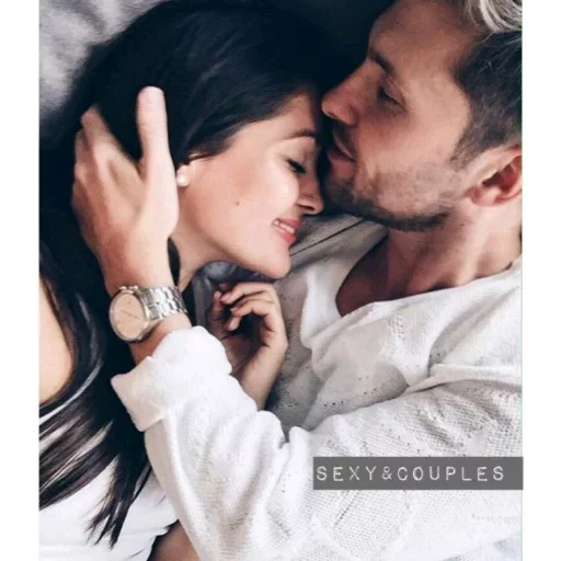 👄 Стикер «Kisses and Girls» для Telegram