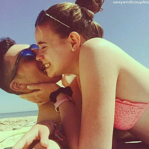 👄 Стикер «Kisses and Girls» для Telegram
