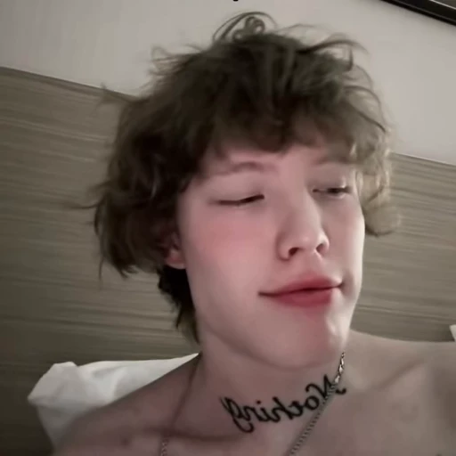 😘 Стикер «ПеплНаХуди» для Telegram