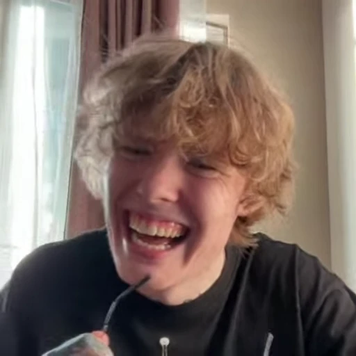 😂 Стикер «ПеплНаХуди» для Telegram