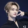 Стикер 35 Leeknow ー