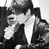 Стикер 17 Leeknow ー