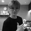 Стикер 21 Leeknow ー
