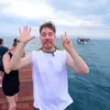 Стикер 3 Mr Beast