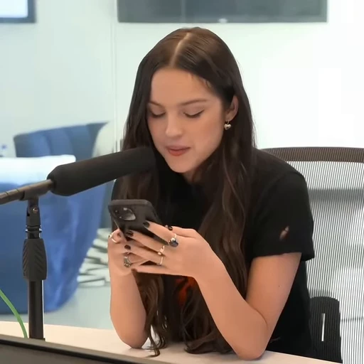 💜 Стикер «Olivia Rodrigo» для Telegram