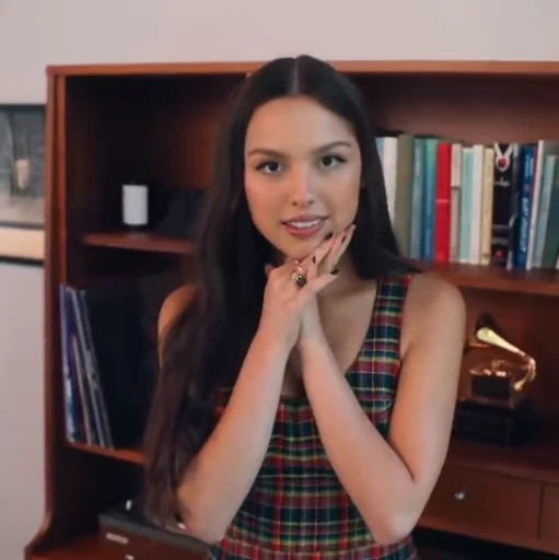 💜 Стикер «Olivia Rodrigo» для Telegram