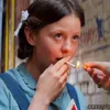 Стикер 12 🩸 Видео набор эмоджи по фильму ужасов «Pearl Пэрл»