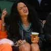 Стикер 27 Rihanna Еще Эмодзи