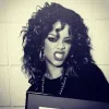 Стикер 24 Rihanna Еще Эмодзи