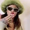 Стикер 5 Rihanna Еще Эмодзи