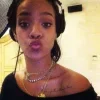 Стикер 15 Rihanna Еще Эмодзи