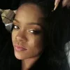 Стикер 43 Rihanna Еще Эмодзи