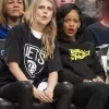 Стикер 32 Rihanna Еще Эмодзи