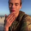 Стикер 19 Слей Girls