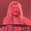 Стикер 59 Sabrina Carpenter Еще