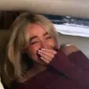 Стикер 60 Sabrina Carpenter Еще