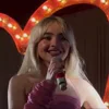 Стикер 52 Sabrina Carpenter Еще