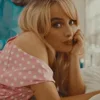 Стикер 49 Sabrina Carpenter Еще