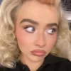 Стикер 40 Sabrina Carpenter Еще