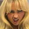Стикер 30 Sabrina Carpenter Еще