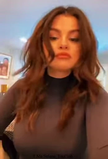 😂 Стикер «Selena Gomez» для Telegram