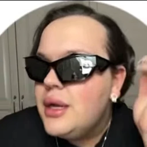 👓 Стикер «Синяк» для Telegram