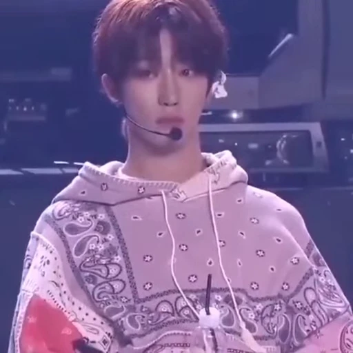 🫤 Стикер «ｓｅｖｅｎｔｅｅｎ» для Telegram