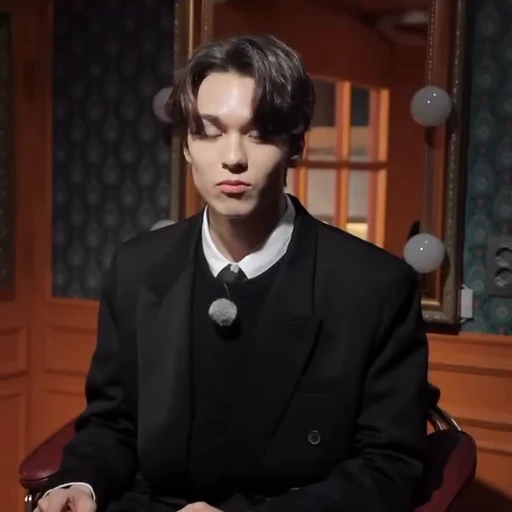 🫥 Стикер «ｓｅｖｅｎｔｅｅｎ» для Telegram