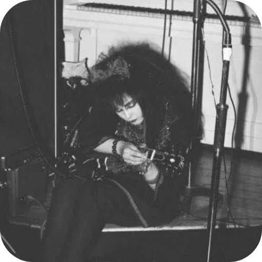 🎸 Стикер «Strawberry Switchblade» для Telegram