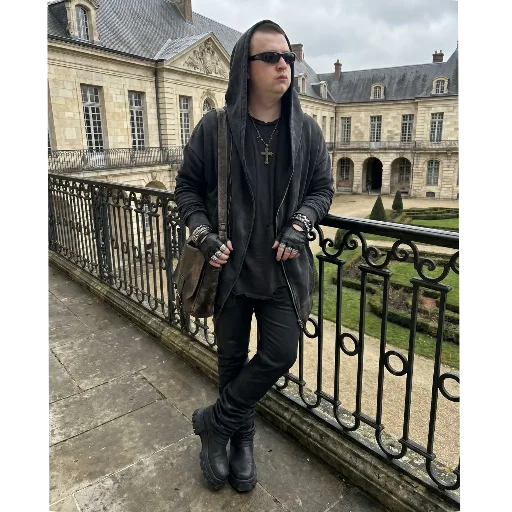 🧥 Стикер «Темный друн» для Telegram